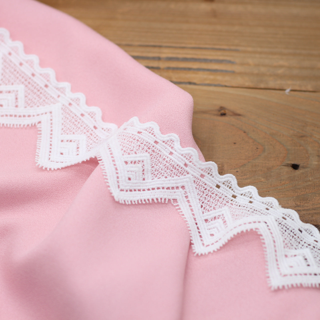 Guipure Dentelle triangle - Blanc - 50mm (Vendu x10cm) Mercerie L'atelier de Gaspard et Léonie | Gaspard et Léonie Tissus en ligne et Mercerie à Toulouse