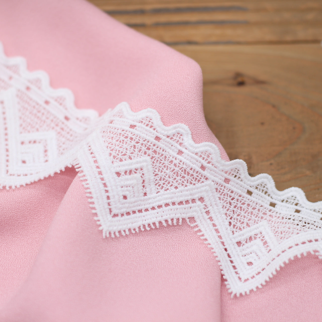 Guipure Dentelle triangle - Blanc - 50mm (Vendu x10cm) Mercerie L'atelier de Gaspard et Léonie | Gaspard et Léonie Tissus en ligne et Mercerie à Toulouse