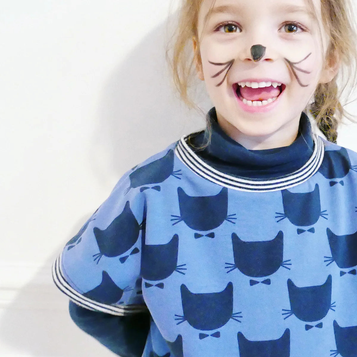 Poncho ASTER - patron de couture pochette - IKATEE Patron de couture Ikatee | Gaspard et Léonie Tissus en ligne et Mercerie à Toulouse