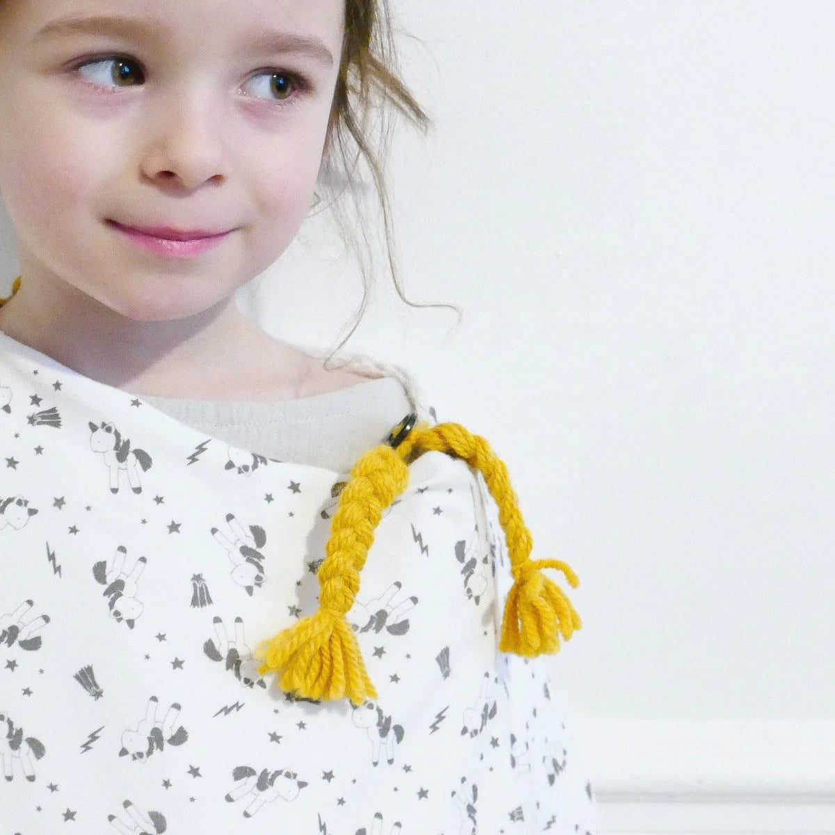 Poncho ASTER - patron de couture pochette - IKATEE Patron de couture Ikatee | Gaspard et Léonie Tissus en ligne et Mercerie à Toulouse