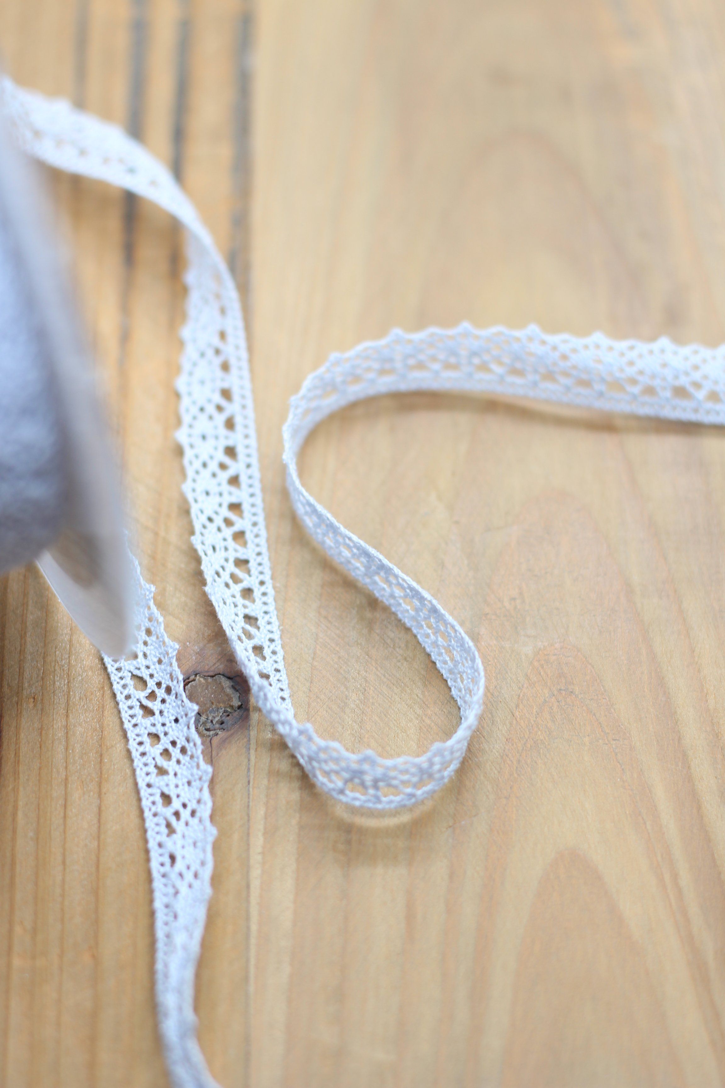 Ruban dentelle/Broderie bleu ciel 12mm (vendu x10cm) Mercerie Sélection Gaspard & Léonie | Gaspard et Léonie Tissus Mercerie Toulouse