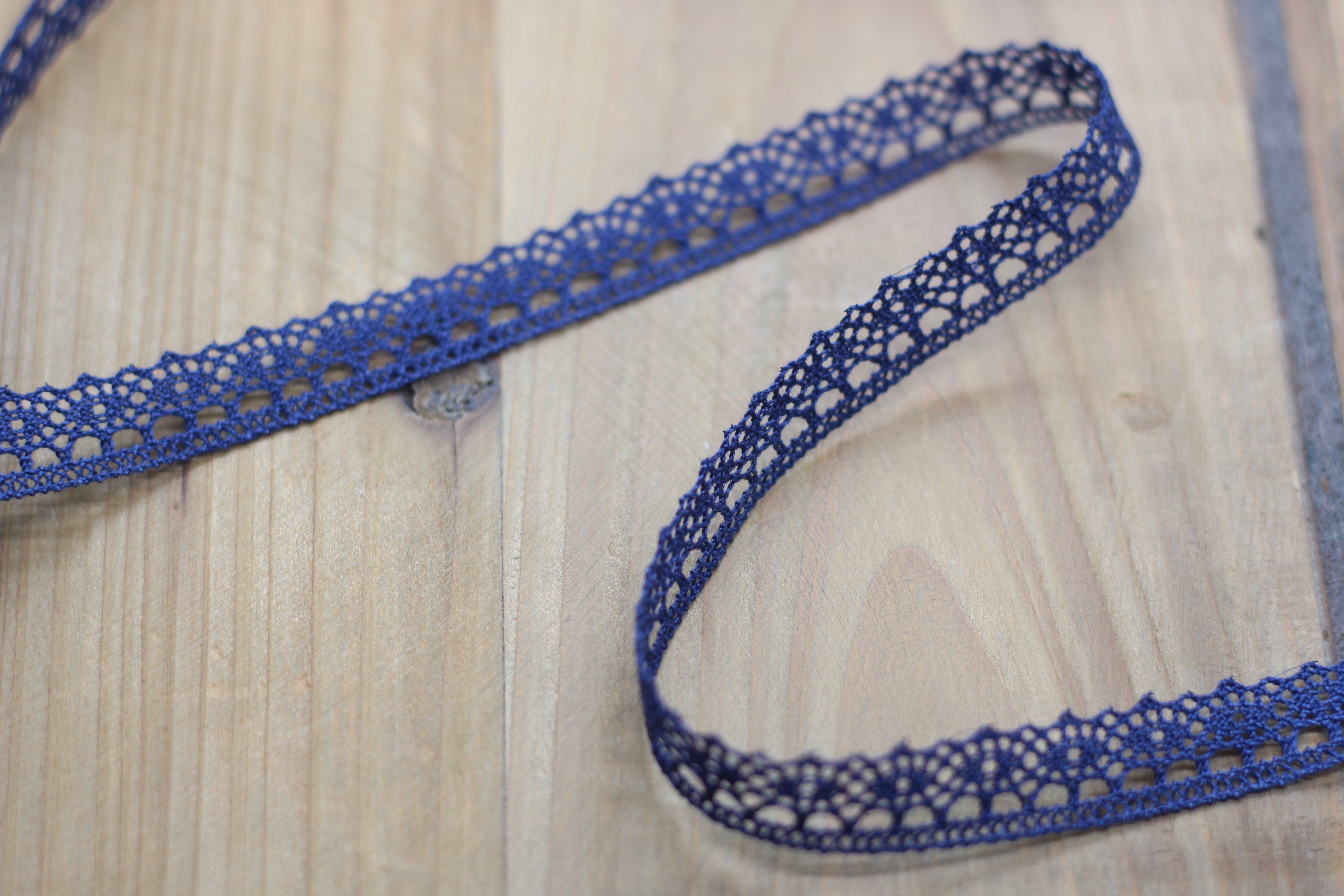 Ruban dentelle/Broderie Bleu Marine 12mm (vendu x10cm) Mercerie Sélection Gaspard & Léonie | Gaspard et Léonie Tissus Mercerie Toulouse
