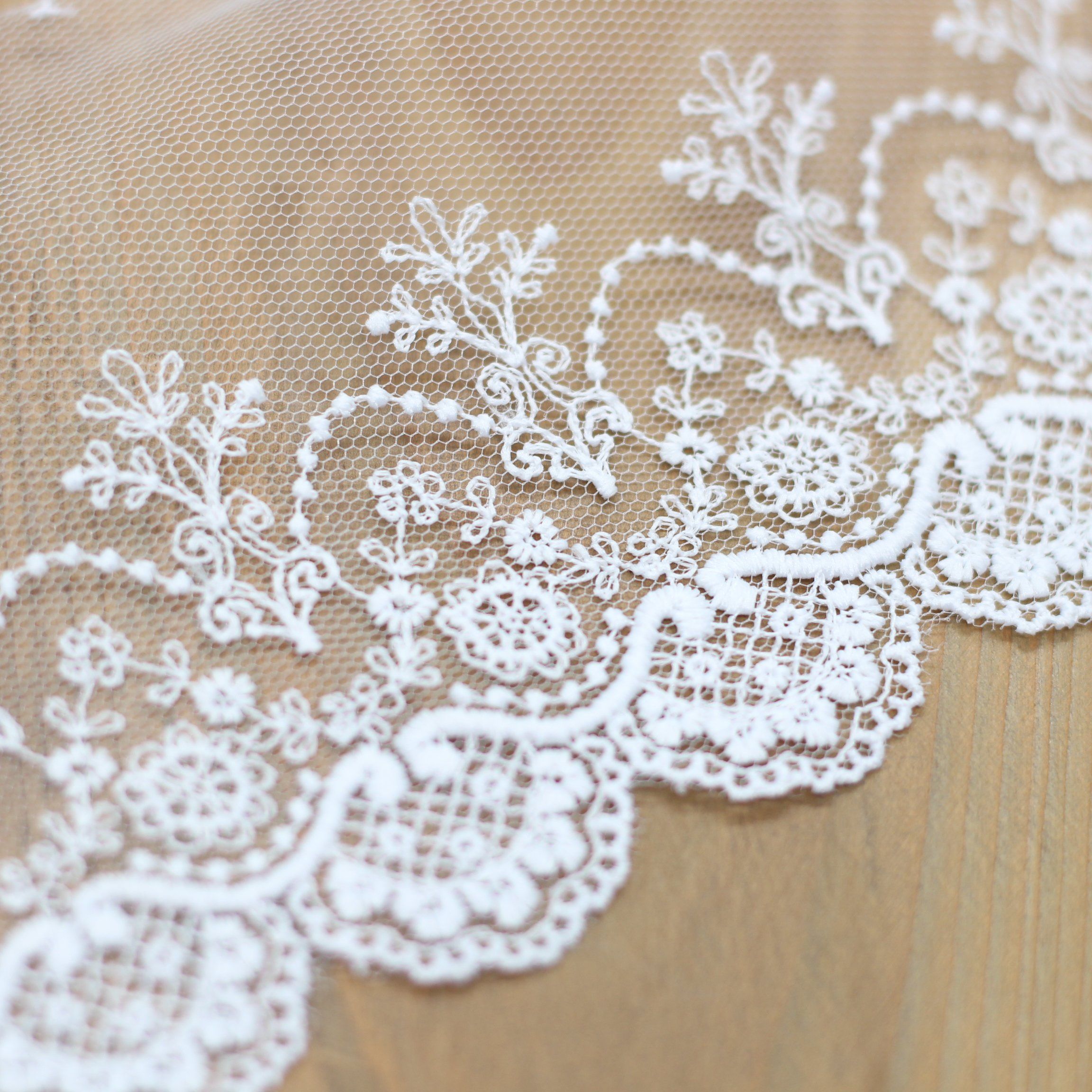 Ruban tulle dentelle/Broderie blanche 95mm (vendu x10cm) Mercerie Sélection Gaspard & Léonie | Gaspard et Léonie Tissus Mercerie Toulouse