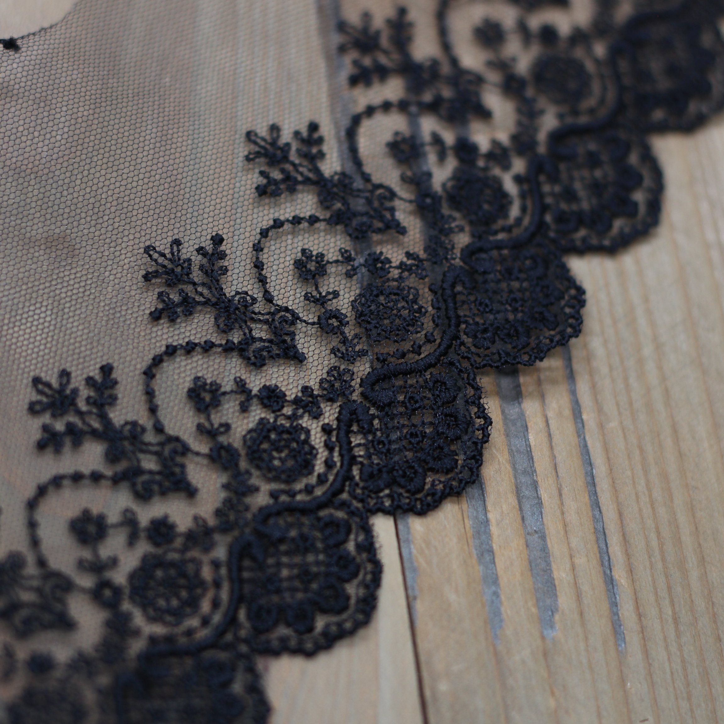 Ruban tulle dentelle/Broderie noir 95mm (vendu x10cm) Mercerie Sélection Gaspard & Léonie | Gaspard et Léonie Tissus Mercerie Toulouse