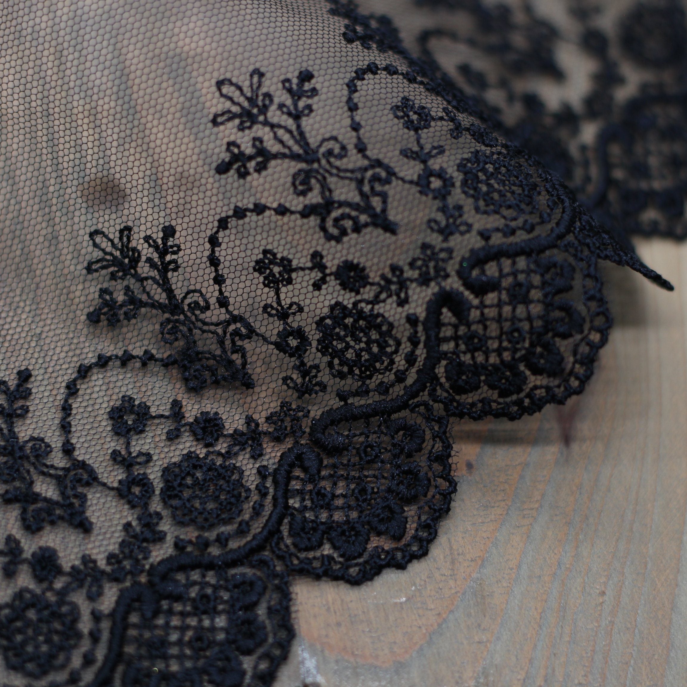 Ruban tulle dentelle/Broderie noir 95mm (vendu x10cm) Mercerie Sélection Gaspard & Léonie | Gaspard et Léonie Tissus Mercerie Toulouse