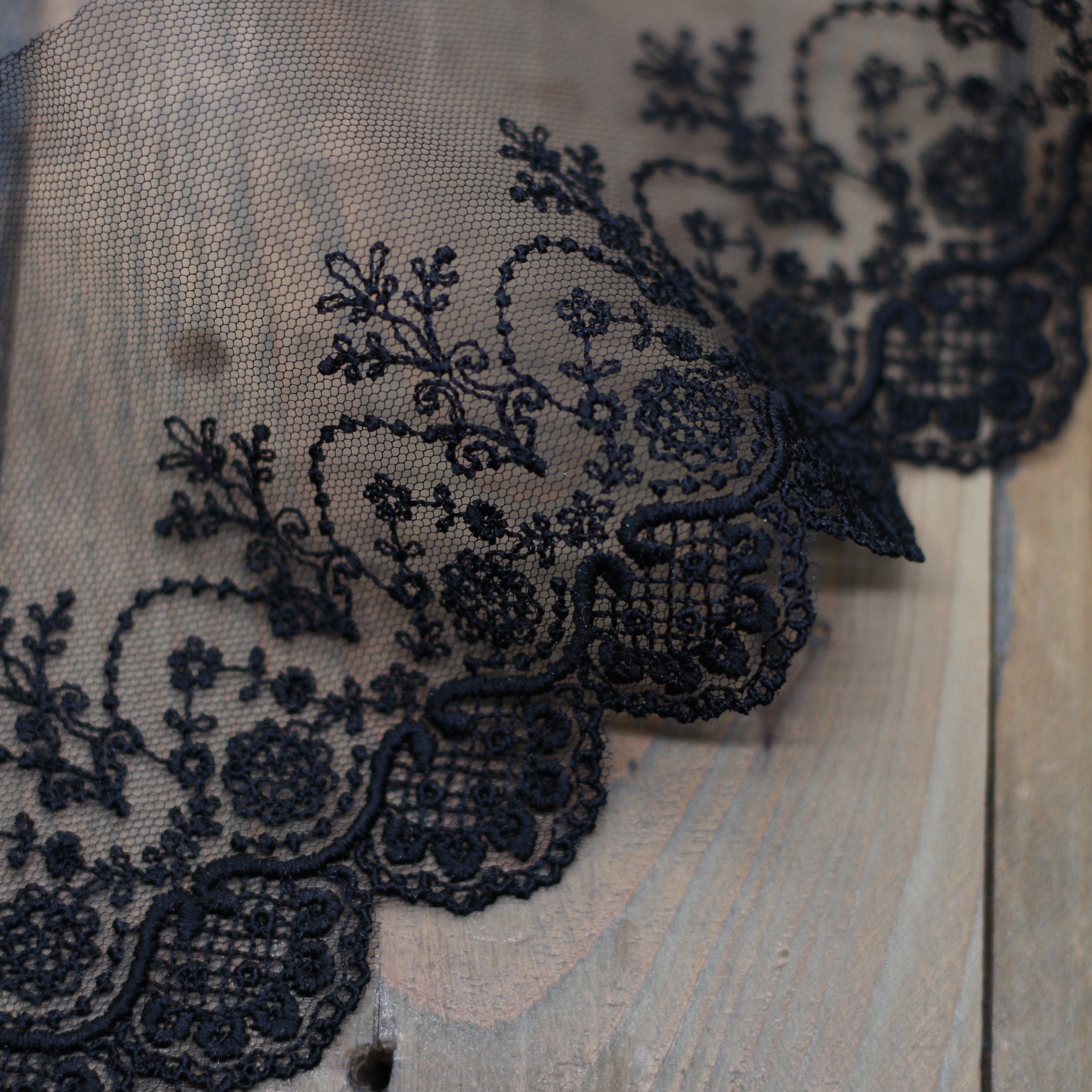 Ruban tulle dentelle/Broderie noir 95mm (vendu x10cm) Mercerie Sélection Gaspard & Léonie | Gaspard et Léonie Tissus Mercerie Toulouse