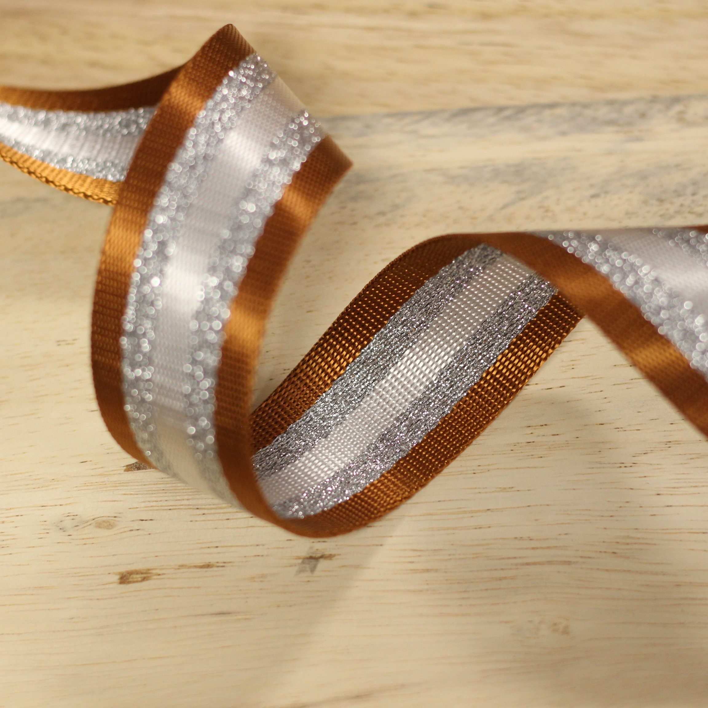 Sangle 38mm marron cuivré/argent/blanc (Vendu x10cm) Mercerie Sélection Gaspard & Léonie | Gaspard et Léonie Tissus Mercerie Toulouse