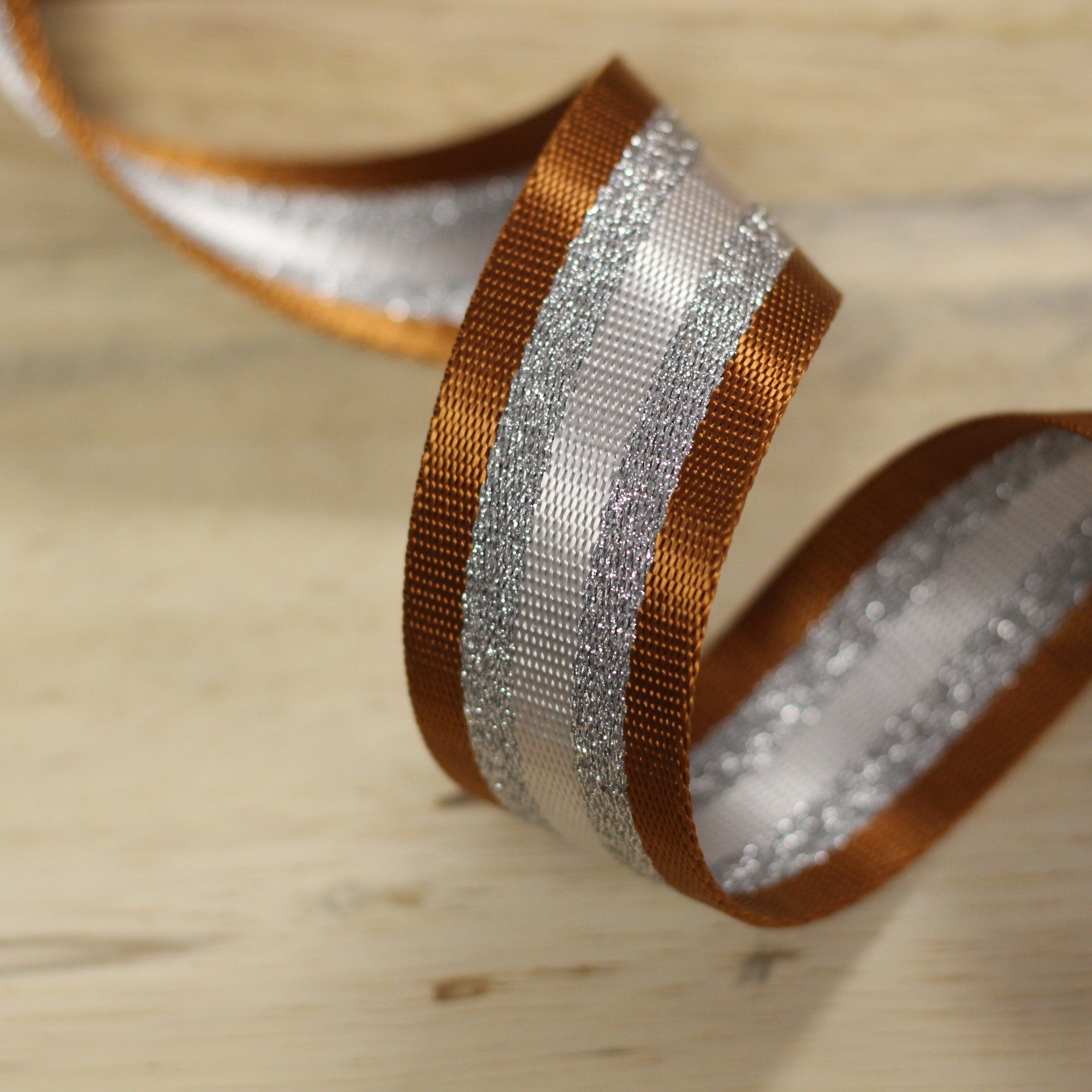 Sangle 38mm marron cuivré/argent/blanc (Vendu x10cm) Mercerie Sélection Gaspard & Léonie | Gaspard et Léonie Tissus Mercerie Toulouse