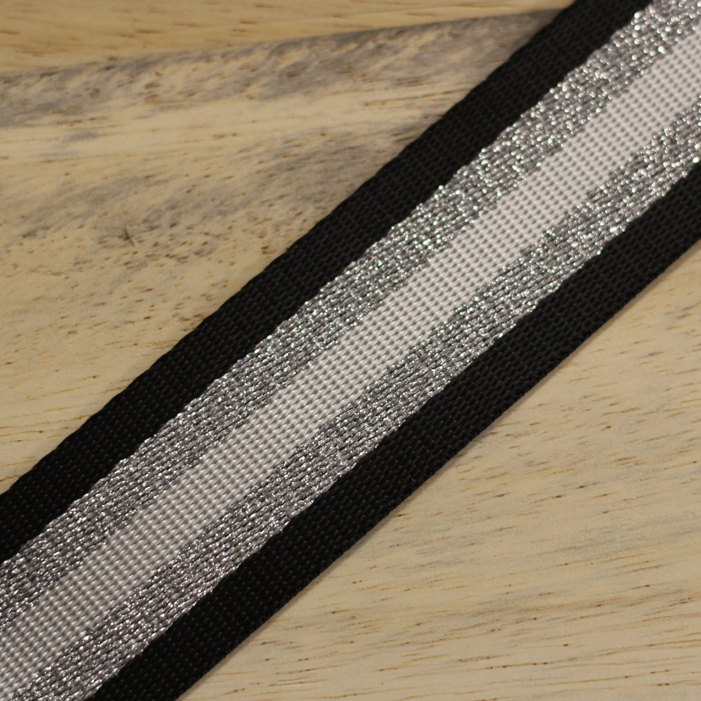 Sangle 38mm noir/argent/blanc (Vendu x10cm) Mercerie Sélection Gaspard & Léonie | Gaspard et Léonie Tissus Mercerie Toulouse