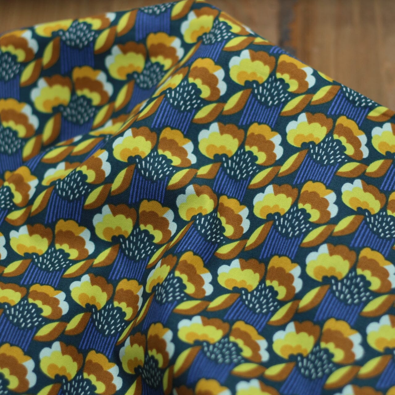 Tissu coton - FLOWERS FOR MADELINE - Madeline Bleu/Jaune(vendu x10cm) Tissus Cotton and Steel | Gaspard et Léonie Tissus en ligne et Mercerie à Toulouse