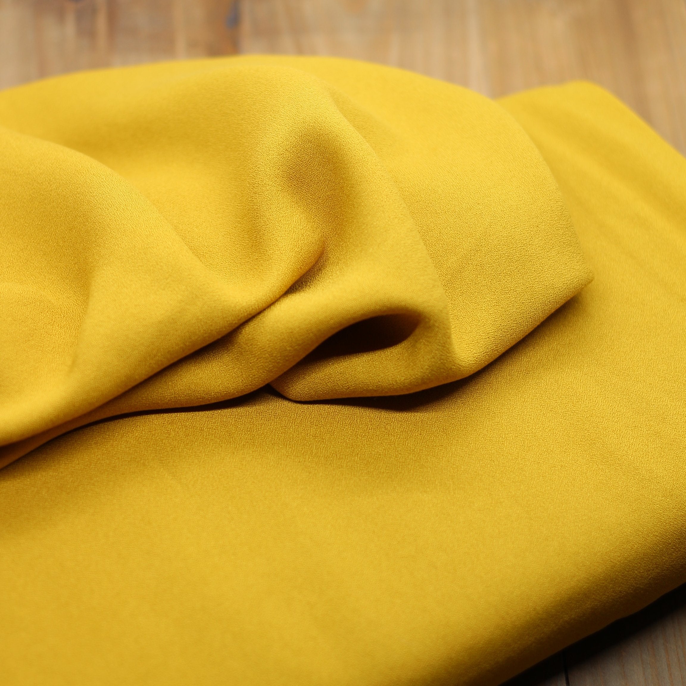 Tissu Crêpe de viscose - Jaune Ochre - VIKKI (Vendu x10cm) Tissus Sélection _FIBRE MOOD | Gaspard et Léonie Tissus Mercerie Toulouse