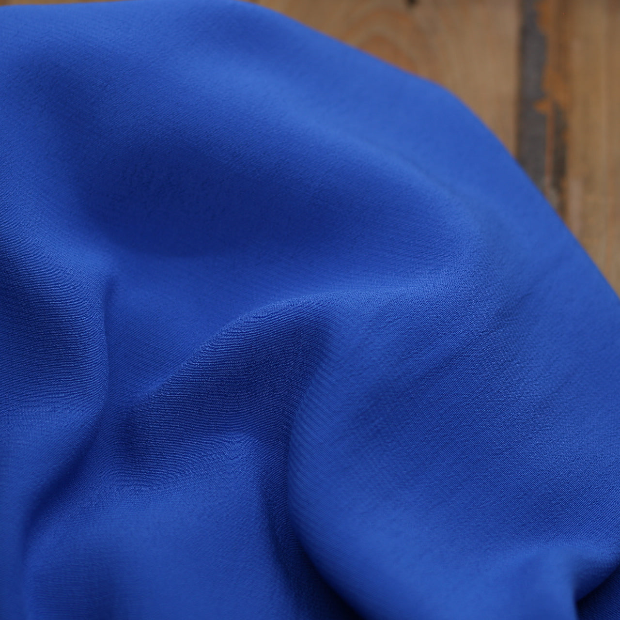 Tissu Crêpe de viscose Mousseline Uni - Bleu Royal (Vendu x10cm) Tissus Sélection Gaspard & Léonie | Gaspard et Léonie Tissus en ligne et Mercerie à Toulouse