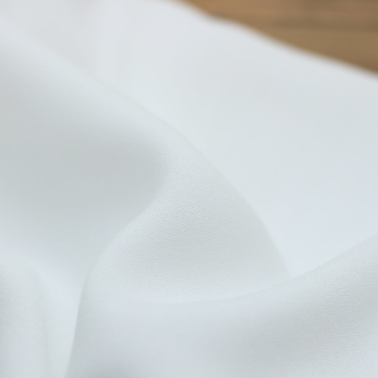 Tissu Crêpe de viscose Uni - Blanc (Vendu x10cm) Tissus Sélection Gaspard & Léonie | Gaspard et Léonie Tissus en ligne et Mercerie à Toulouse