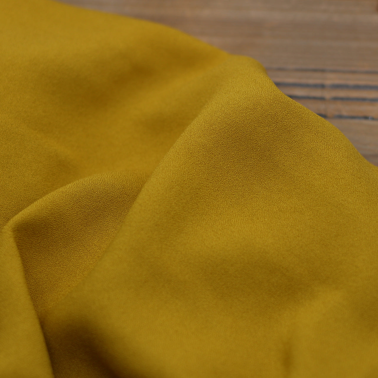 Tissu Crêpe de viscose Uni - Jaune Ochre - VIKKI (Vendu x10cm) Tissus Sélection _FIBRE MOOD | Gaspard et Léonie Tissus en ligne et Mercerie à Toulouse