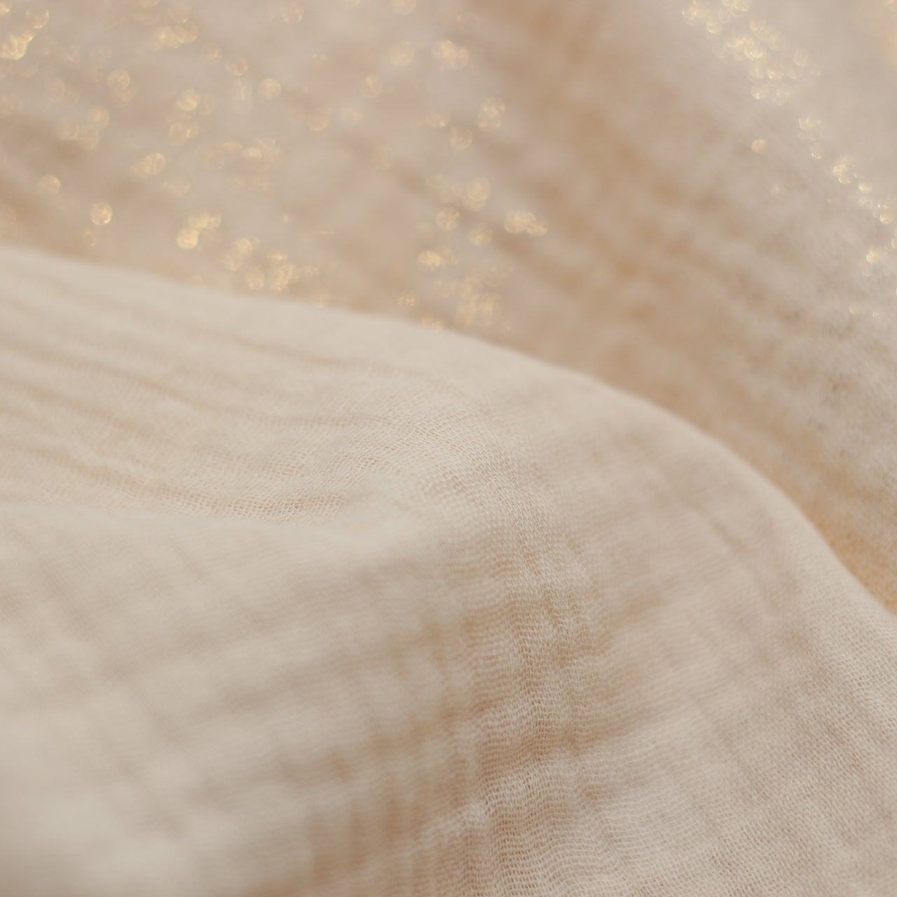 Tissu double gaze de coton - Ecru poudré pailleté Or (Vendu x10cm) Tissus Sélection Gaspard & Léonie | Gaspard et Léonie Tissus en ligne et Mercerie à Toulouse