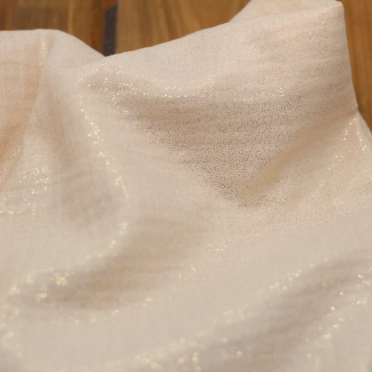 Tissu double gaze de coton - Ecru poudré pailleté Or (Vendu x10cm) Tissus Sélection Gaspard & Léonie | Gaspard et Léonie Tissus en ligne et Mercerie à Toulouse