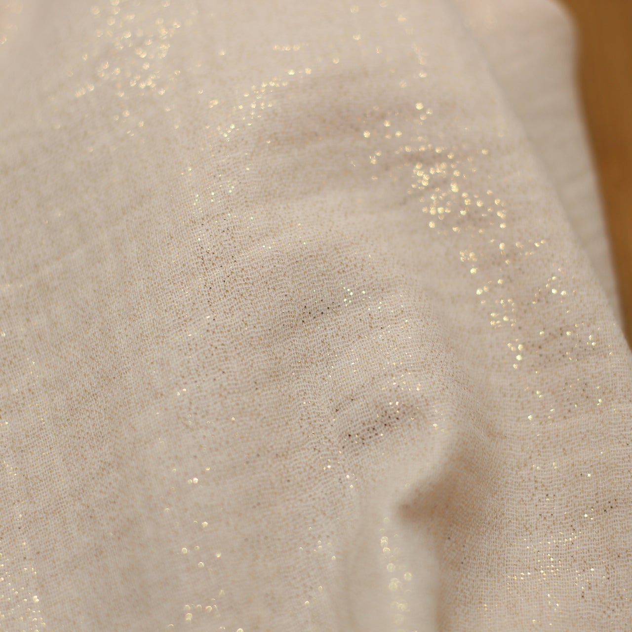 Tissu double gaze de coton - Ecru poudré pailleté Or (Vendu x10cm) Tissus Sélection Gaspard & Léonie | Gaspard et Léonie Tissus en ligne et Mercerie à Toulouse