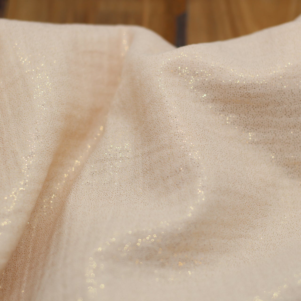 Tissu double gaze de coton - Ecru poudré pailleté Or (Vendu x10cm) Tissus Sélection Gaspard & Léonie | Gaspard et Léonie Tissus en ligne et Mercerie à Toulouse