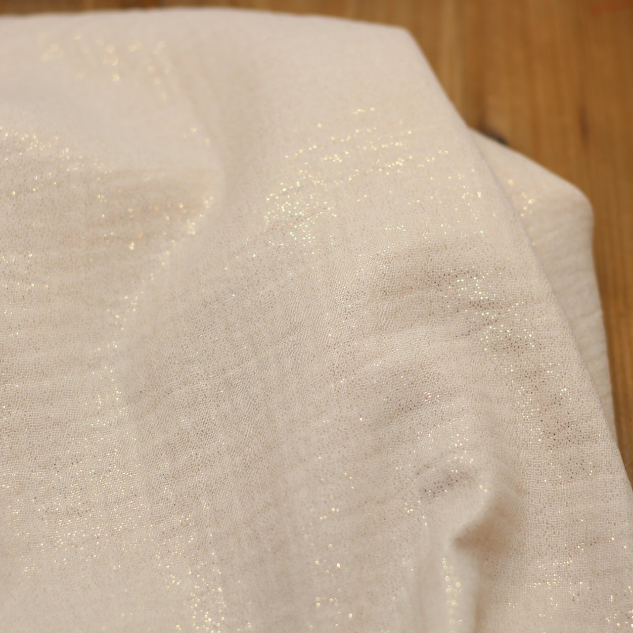 Tissu double gaze de coton - Ecru poudré pailleté Or (Vendu x10cm) Tissus Sélection Gaspard & Léonie | Gaspard et Léonie Tissus en ligne et Mercerie à Toulouse