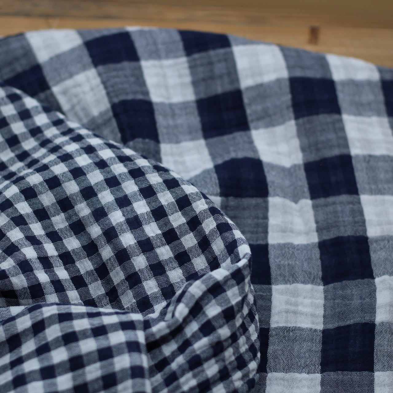 Tissu double Gaze de coton Réversible - Carreaux Vichy - Marine (Vendu x10cm) Tissus Sélection Gaspard & Léonie | Gaspard et Léonie Tissus en ligne et Mercerie à Toulouse