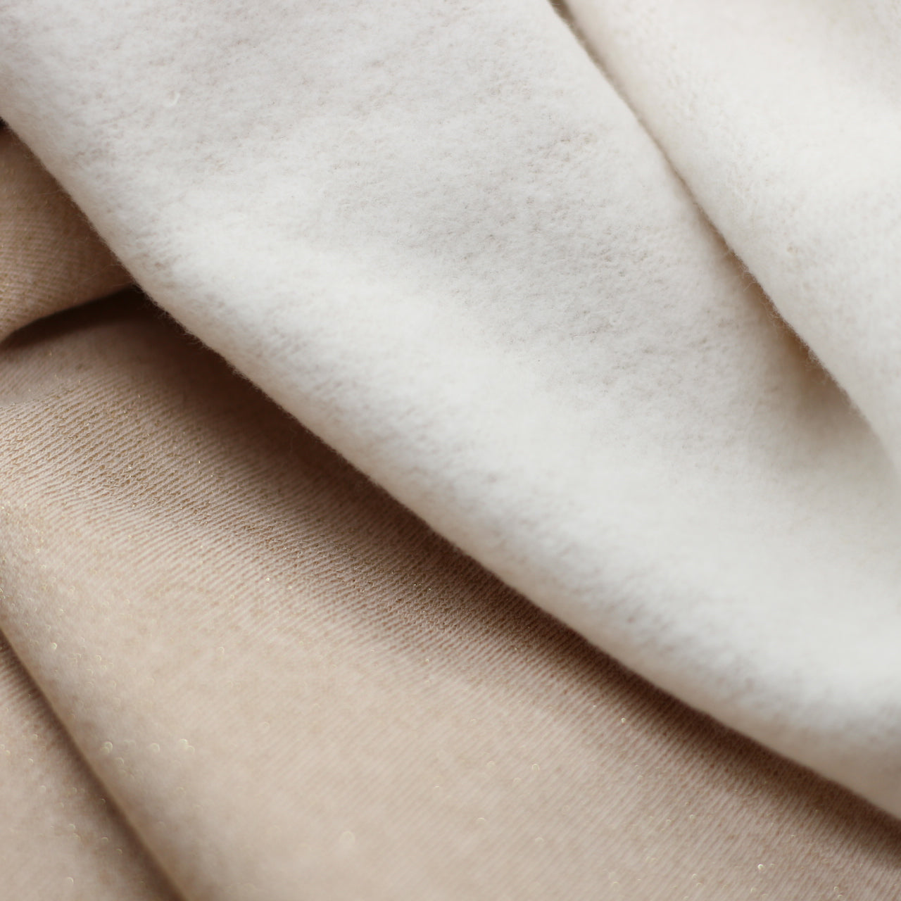 Tissu French Terry Glitter Beige saumoné (Vendu x10cm) Tissus Sélection Gaspard & Léonie | Gaspard et Léonie Tissus en ligne et Mercerie à Toulouse