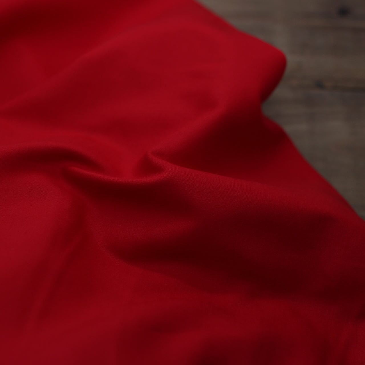 Tissu Gabardine de coton unie Stretch - Rouge (Vendu par 10cm) Tissus Sélection Gaspard & Léonie | Gaspard et Léonie Tissus en ligne et Mercerie à Toulouse