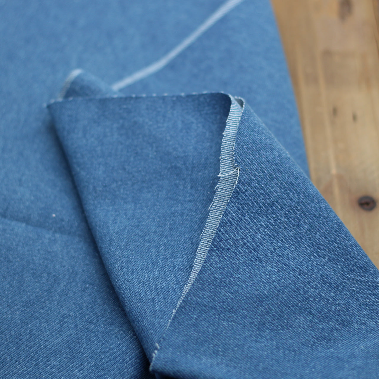 Tissu Jean - Bleu Moyen (Vendu x10cm) Tissus Sélection Gaspard & Léonie | Gaspard et Léonie Tissus en ligne et Mercerie à Toulouse