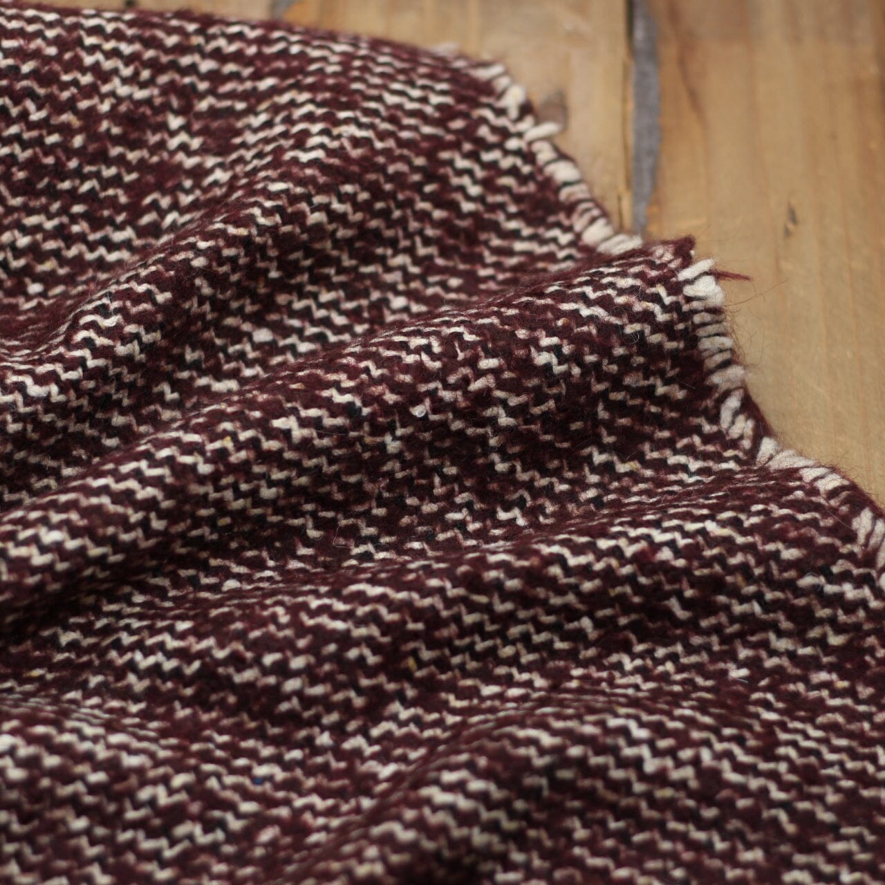 Tissu Laine Manteaux - Bordeaux foncé (Vendu x10cm) Tissus Sélection Gaspard & Léonie | Gaspard et Léonie Tissus en ligne et Mercerie à Toulouse