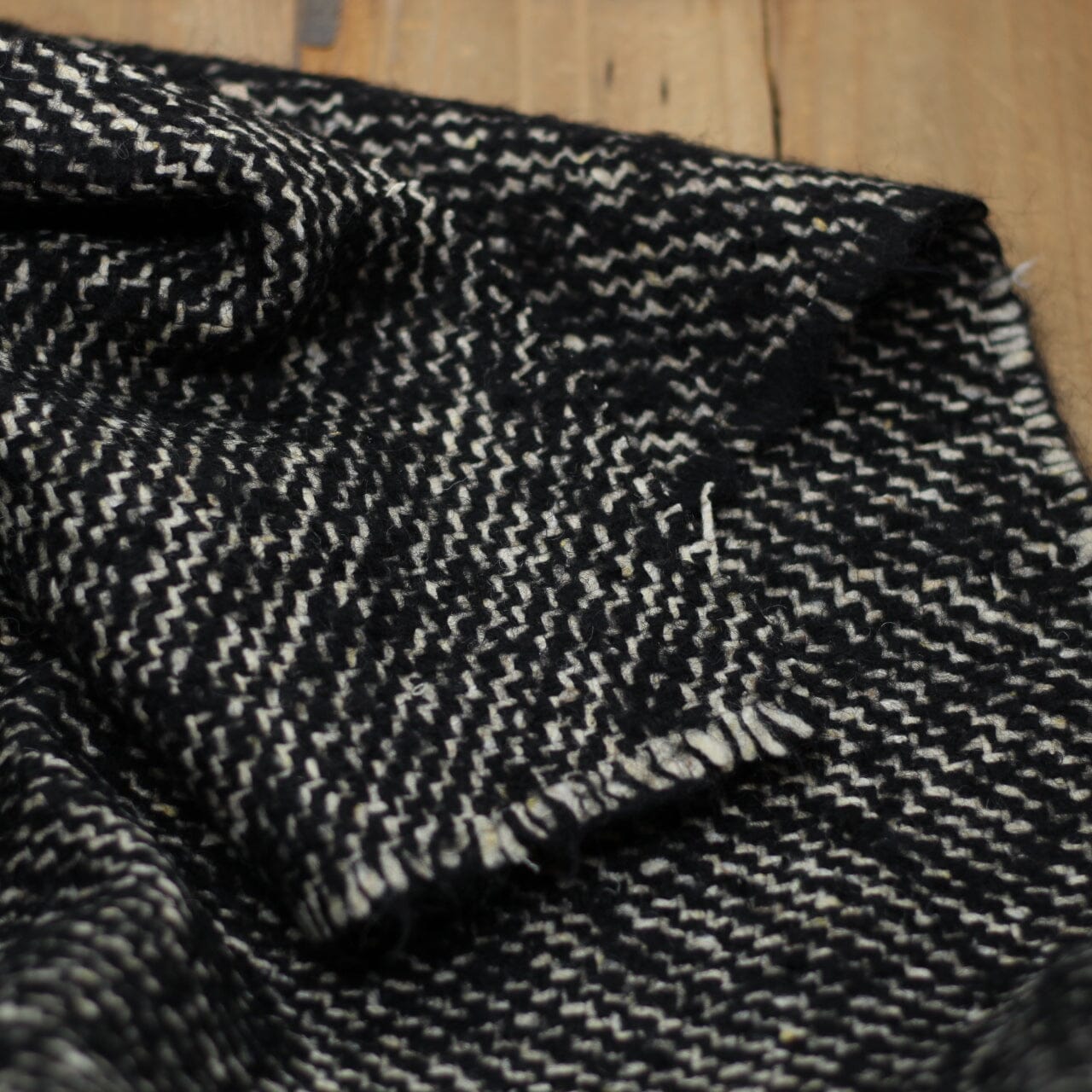 Tissu Laine Manteaux - Noir (Vendu x10cm) Tissus Sélection Gaspard & Léonie | Gaspard et Léonie Tissus en ligne et Mercerie à Toulouse