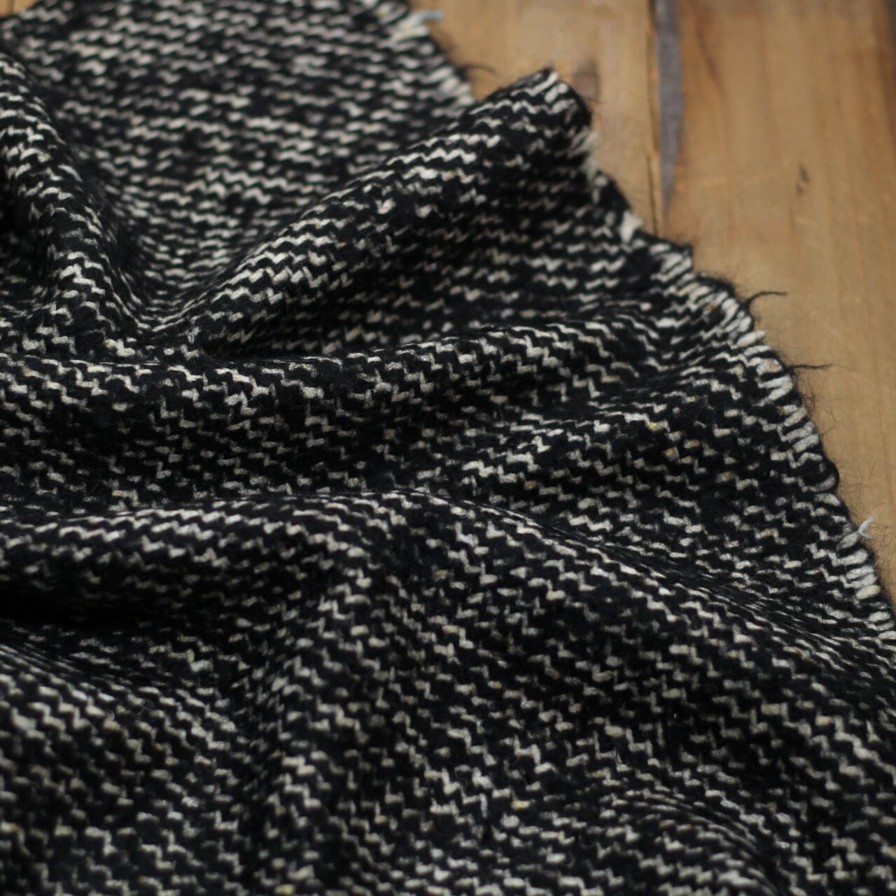 Tissu Laine Manteaux - Noir (Vendu x10cm) Tissus Sélection Gaspard & Léonie | Gaspard et Léonie Tissus en ligne et Mercerie à Toulouse