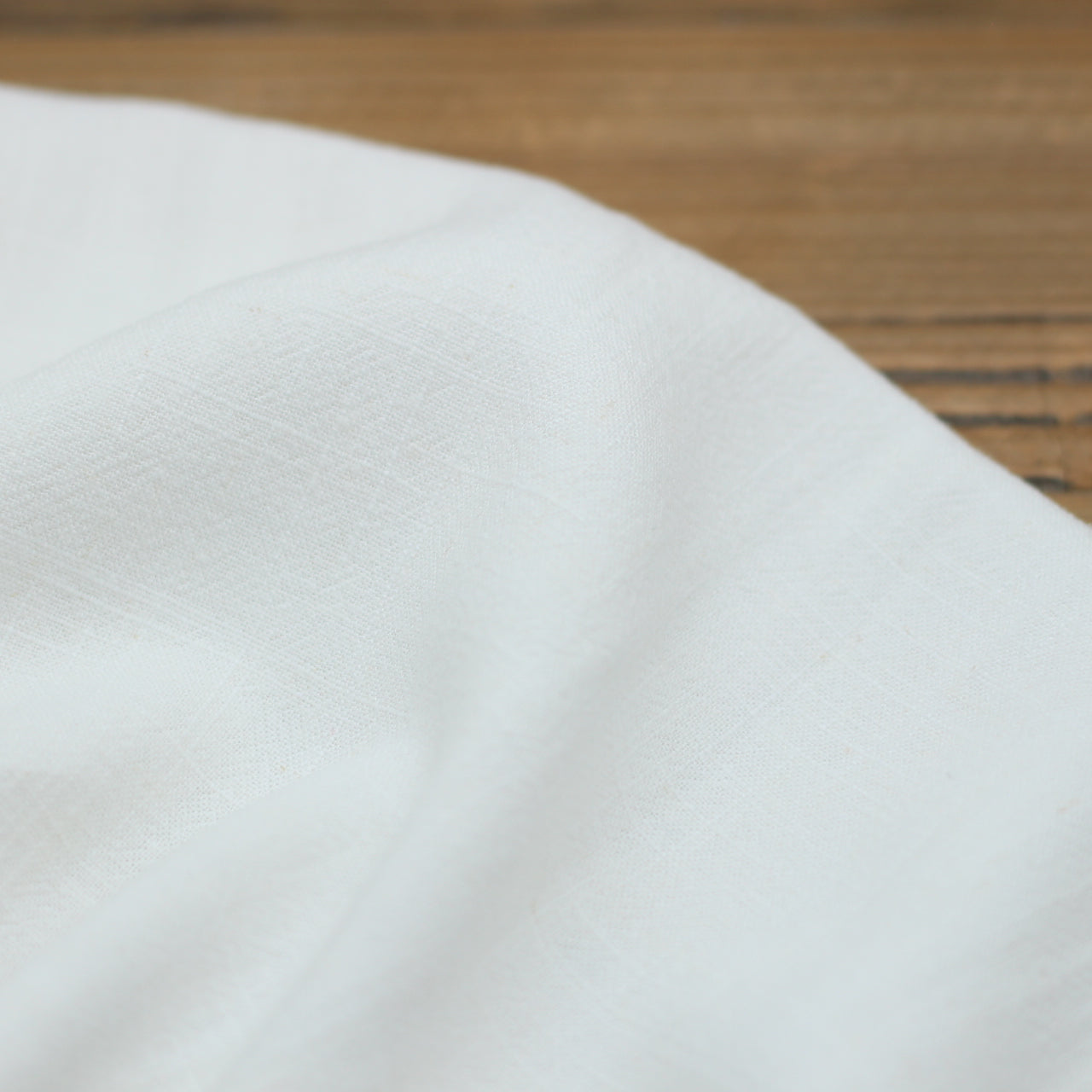 Tissu Lin Viscose Uni - Blanc (Vendu x10cm) Tissus Sélection Gaspard & Léonie | Gaspard et Léonie Tissus en ligne et Mercerie à Toulouse