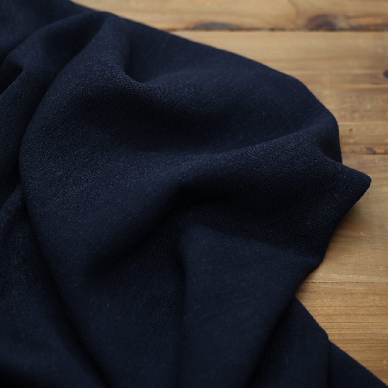 Tissu Lin Viscose Uni - Bleu Marine (Vendu x10cm) Tissus Sélection Gaspard & Léonie | Gaspard et Léonie Tissus en ligne et Mercerie à Toulouse