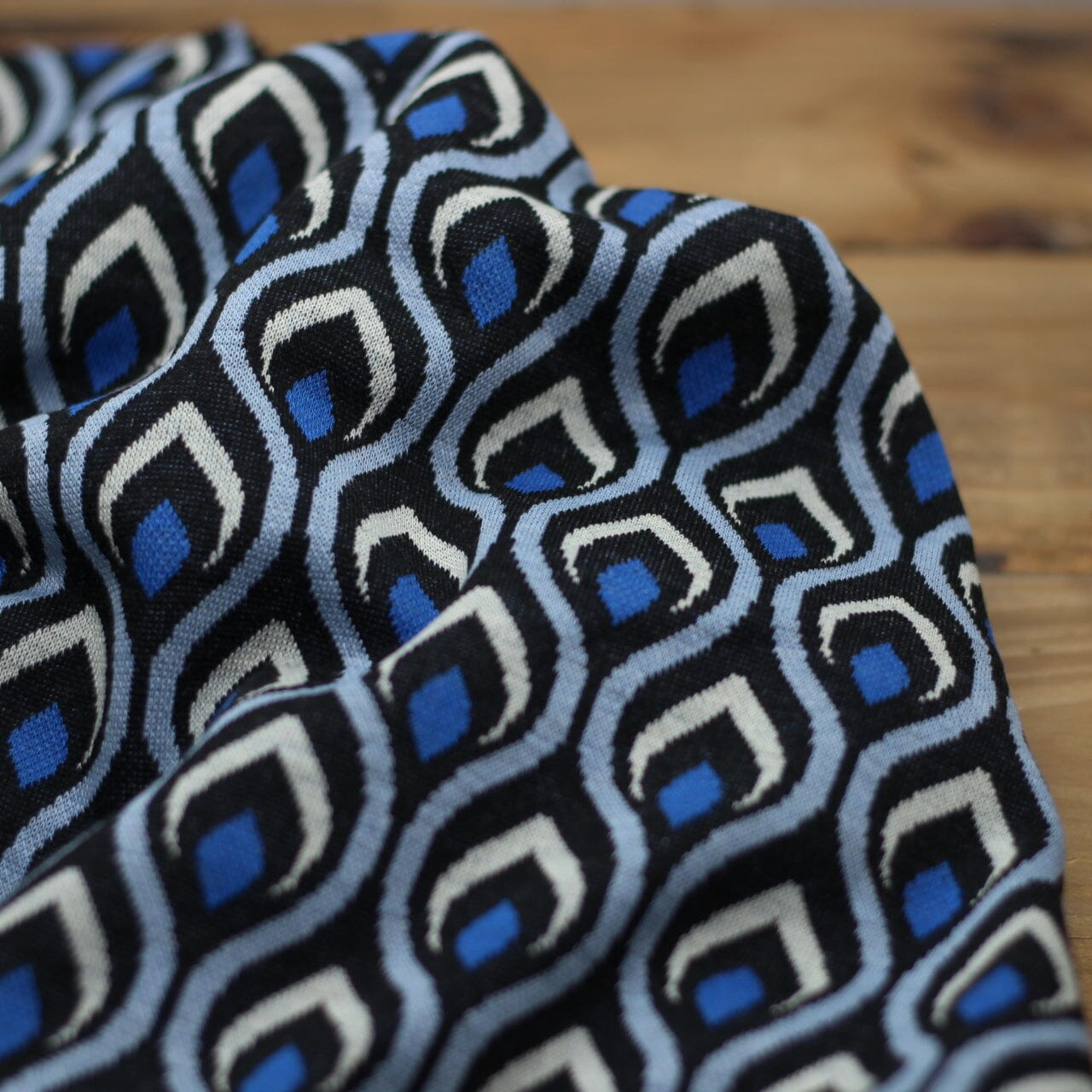 Tissu Maille Jacquard - PLUM - Bleu (Vendu x10cm) Tissus ALBSTOFFE | Gaspard et Léonie Tissus en ligne et Mercerie à Toulouse