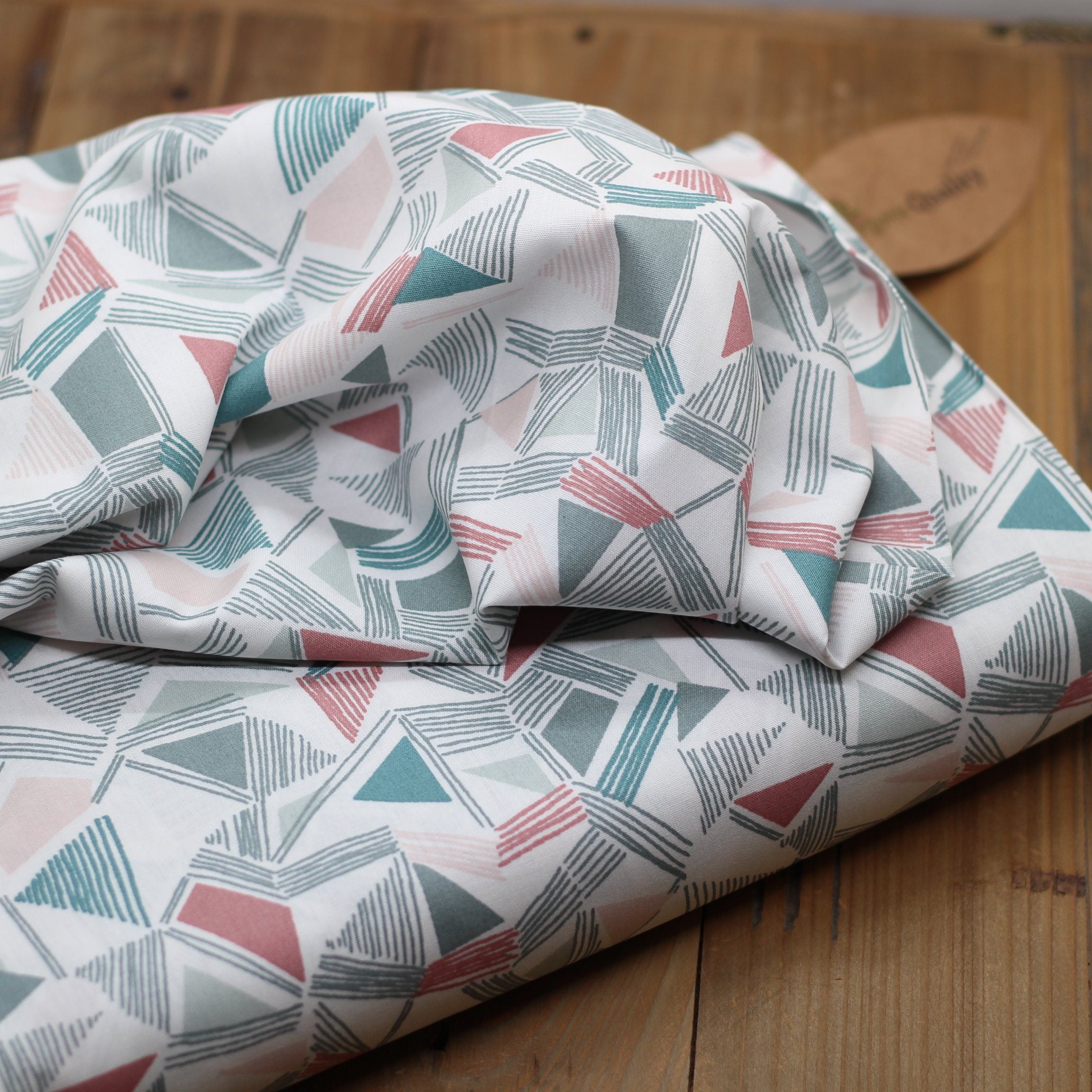 Tissu Popeline Coton BIO - Graphiques Rose (Vendu x10cm) Tissus Sélection Gaspard & Léonie | Gaspard et Léonie Tissus Mercerie Toulouse