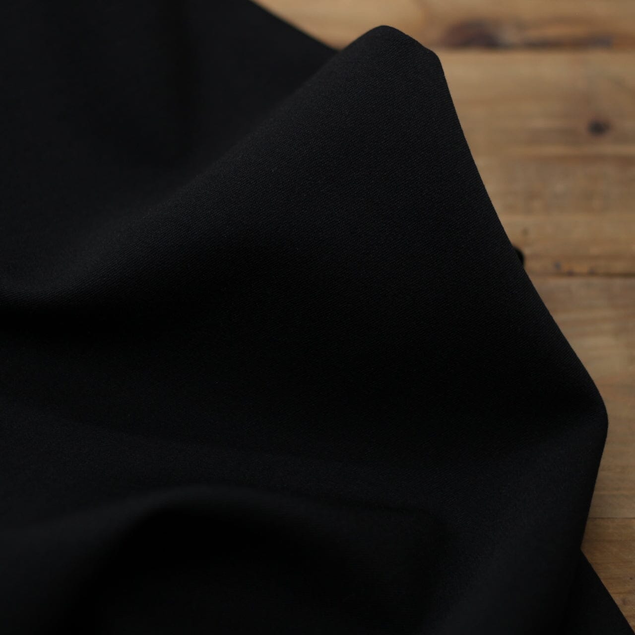 Tissu Twill Uni Stretch- Noir (Vendu x10cm) Tissus Sélection Gaspard & Léonie | Gaspard et Léonie Tissus en ligne et Mercerie à Toulouse