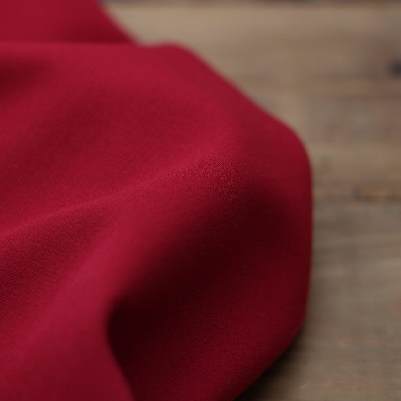 Tissu Twill Uni Stretch- Rouge bordeaux (Vendu x10cm) Tissus Sélection Gaspard & Léonie | Gaspard et Léonie Tissus en ligne et Mercerie à Toulouse