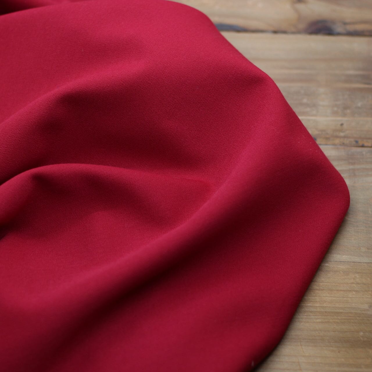 Tissu Twill Uni Stretch- Rouge bordeaux (Vendu x10cm) Tissus Sélection Gaspard & Léonie | Gaspard et Léonie Tissus en ligne et Mercerie à Toulouse