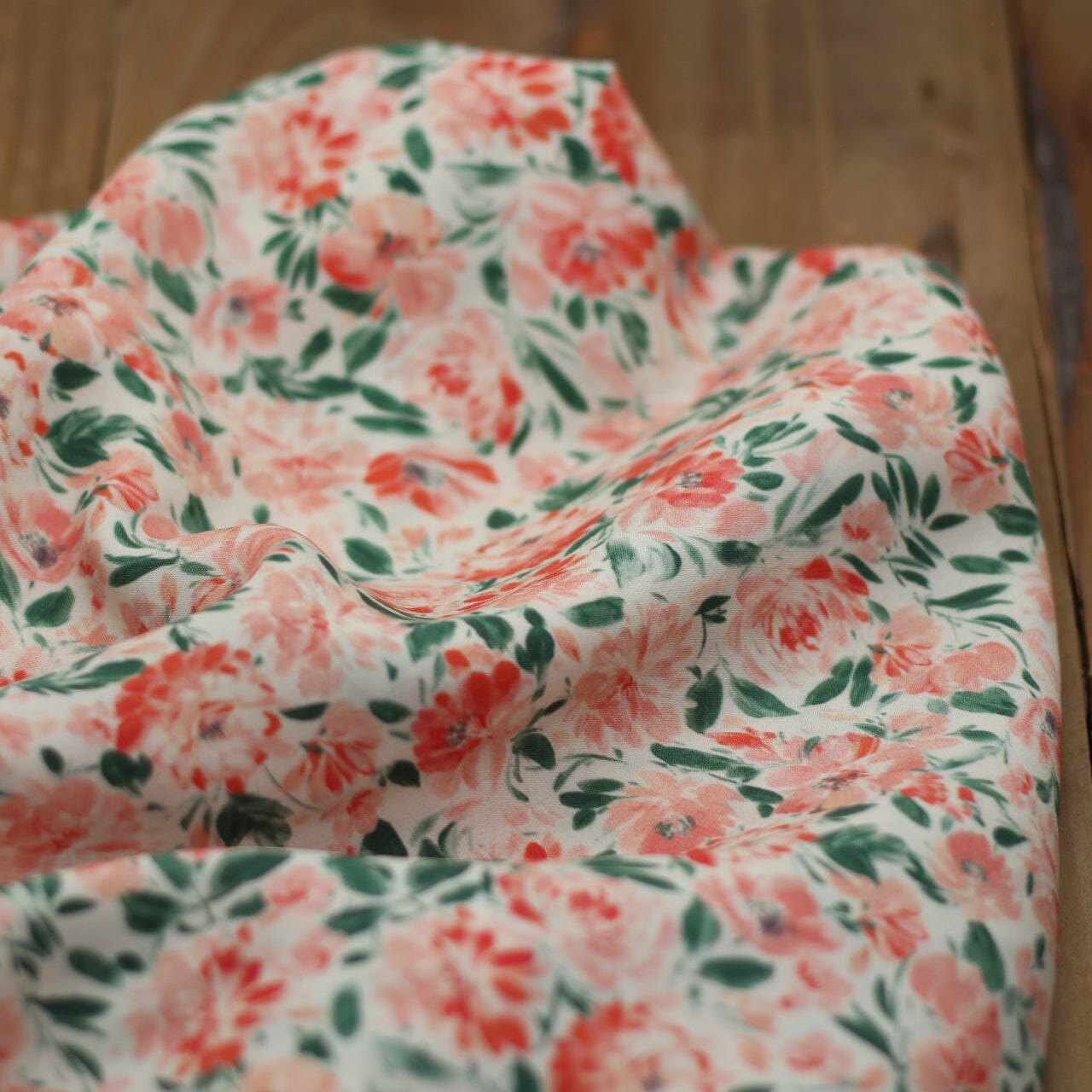 Tissu Viscose Fleurie - FANNY - Blanc cassé (Vendu x10cm) Tissus Sélection Gaspard & Léonie | Gaspard et Léonie Tissus en ligne et Mercerie à Toulouse