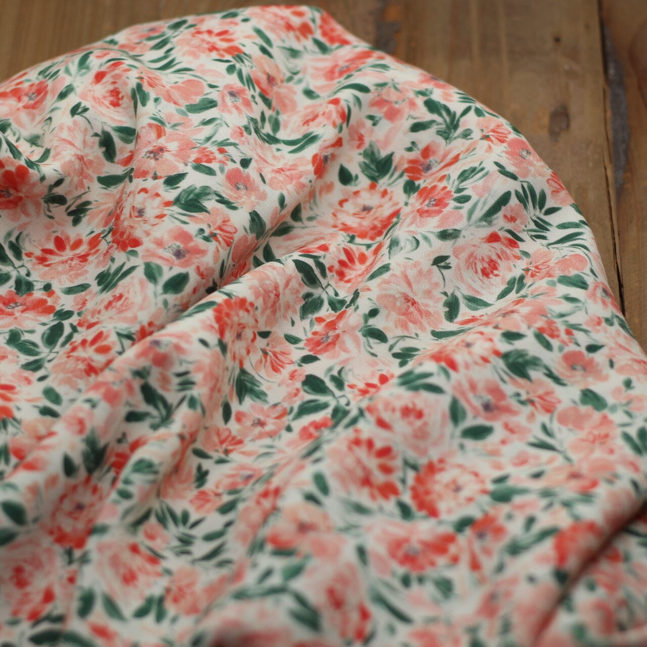 Tissu Viscose Fleurie - FANNY - Blanc cassé (Vendu x10cm) Tissus Sélection Gaspard & Léonie | Gaspard et Léonie Tissus en ligne et Mercerie à Toulouse