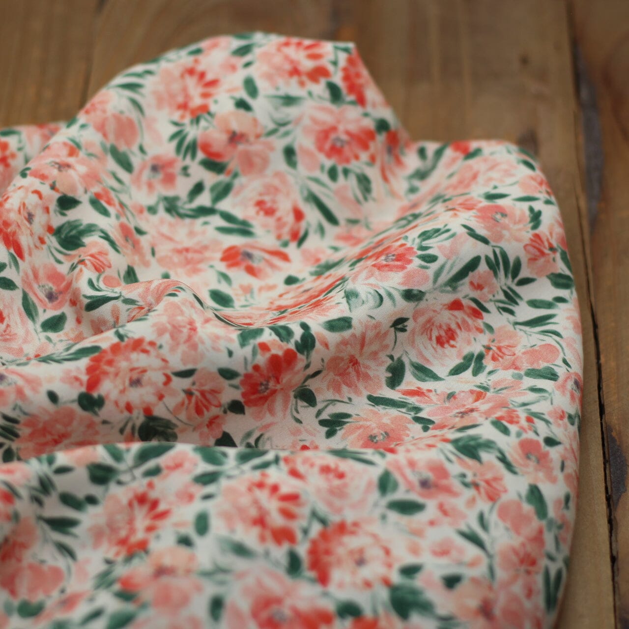 Tissu Viscose Fleurie - FANNY - Blanc cassé (Vendu x10cm) Tissus Sélection Gaspard & Léonie | Gaspard et Léonie Tissus en ligne et Mercerie à Toulouse