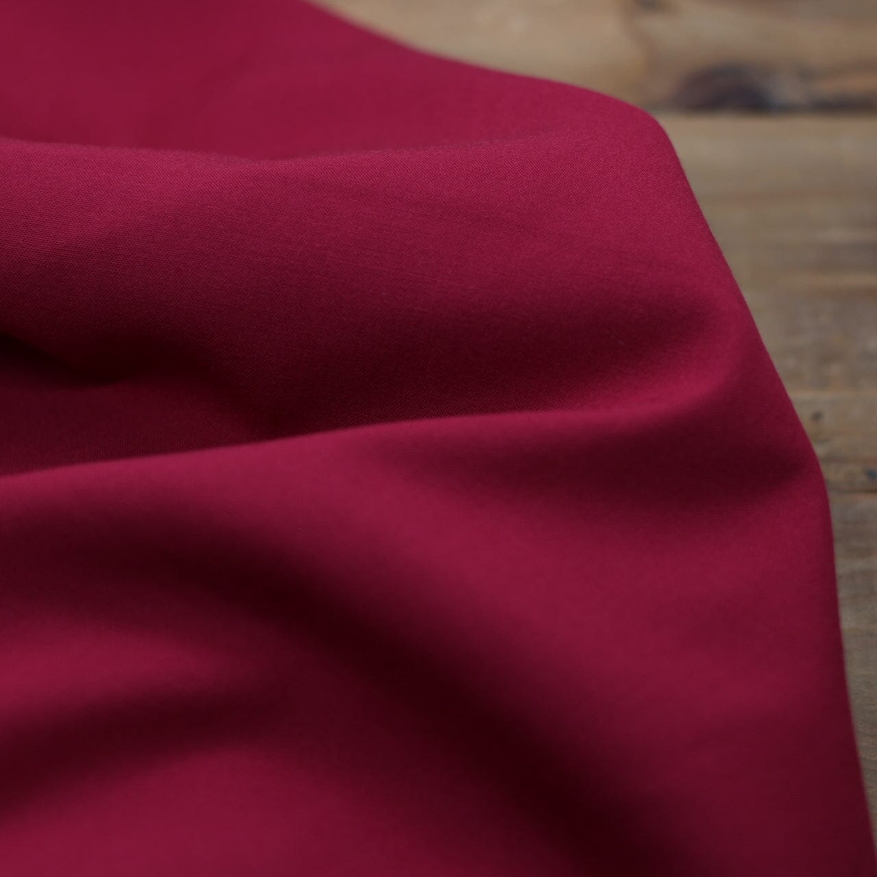 Tissu Viscose Stretch uni - Bordeaux (Vendu x10cm) Tissus Sélection Gaspard & Léonie | Gaspard et Léonie Tissus en ligne et Mercerie à Toulouse