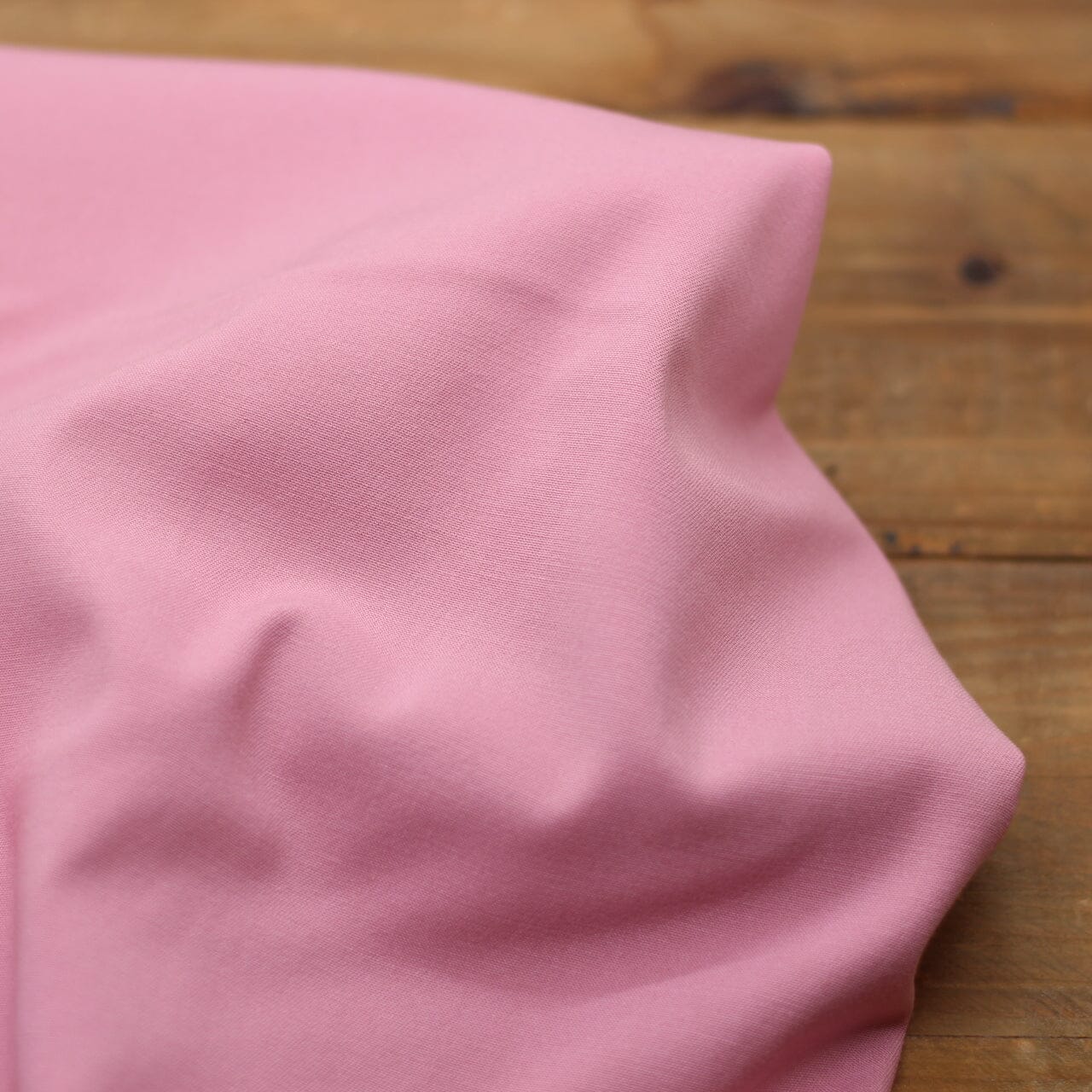 Tissu Viscose Stretch uni - Rose (Vendu x10cm) Tissus Sélection Gaspard & Léonie | Gaspard et Léonie Tissus en ligne et Mercerie à Toulouse