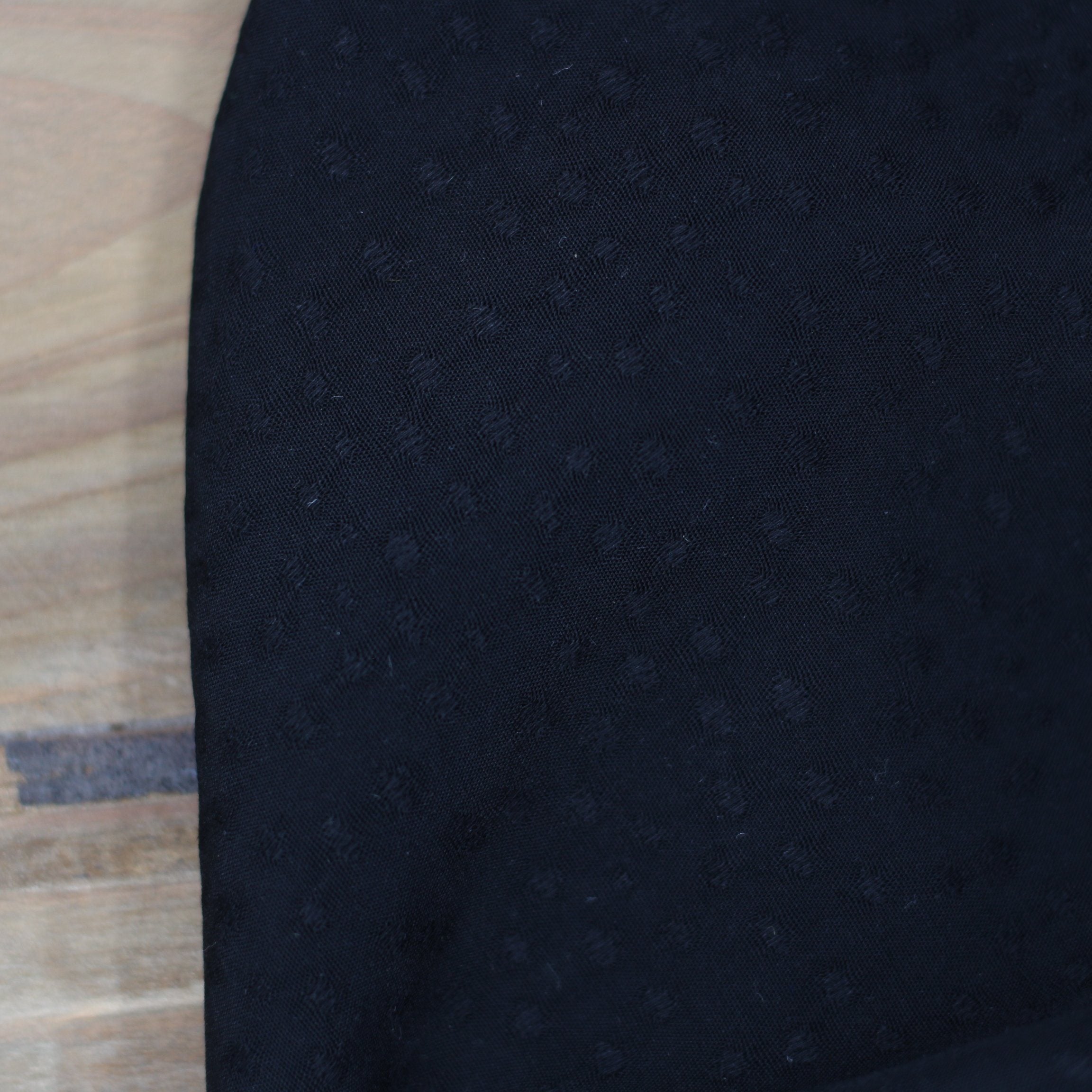 Tissu Viscose Unie Dobby - Noir (Vendu x10cm) Tissus Sélection Gaspard & Léonie | Gaspard et Léonie Tissus Mercerie Toulouse