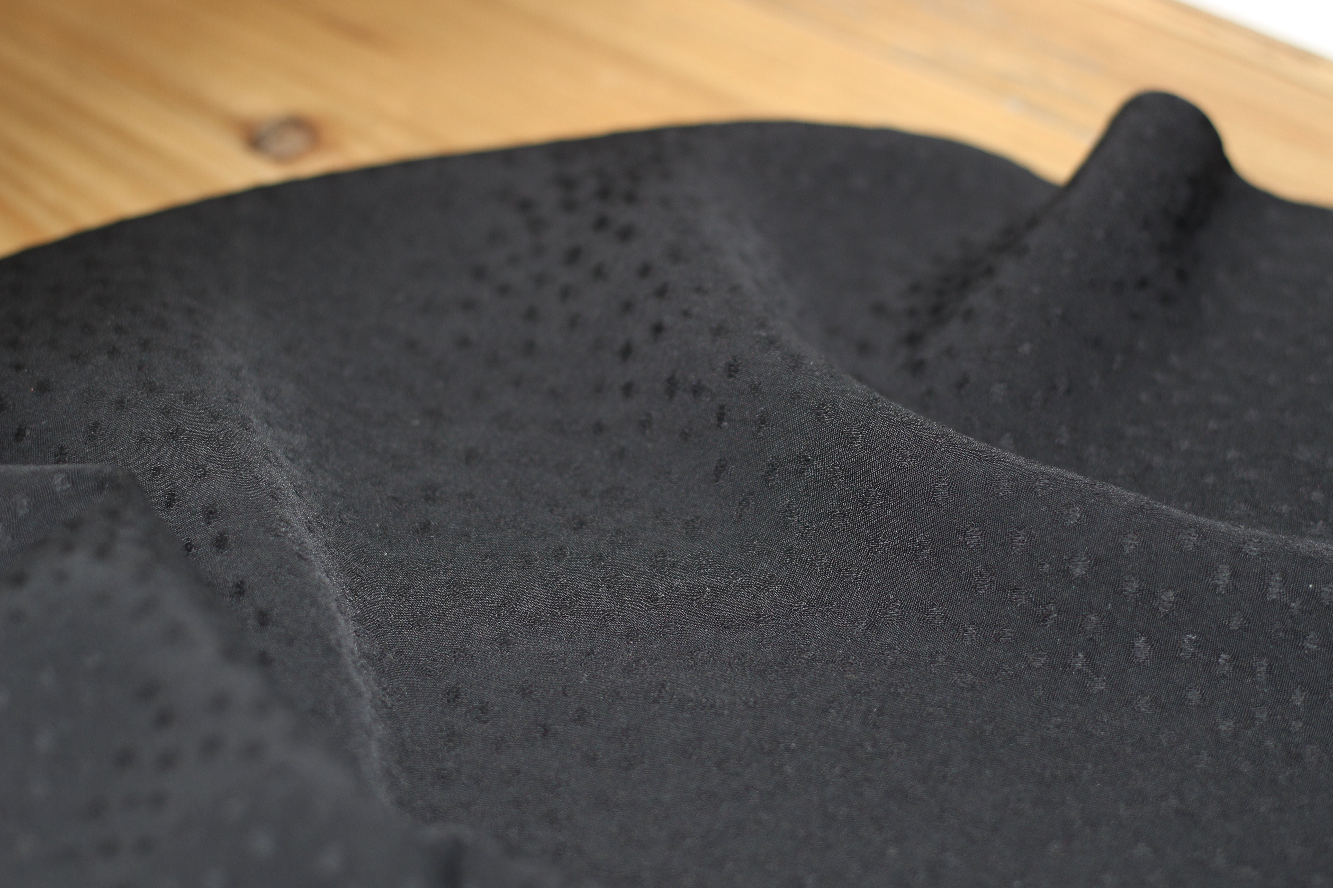 Tissu Viscose Unie Dobby - Noir (Vendu x10cm) Tissus Sélection Gaspard & Léonie | Gaspard et Léonie Tissus Mercerie Toulouse