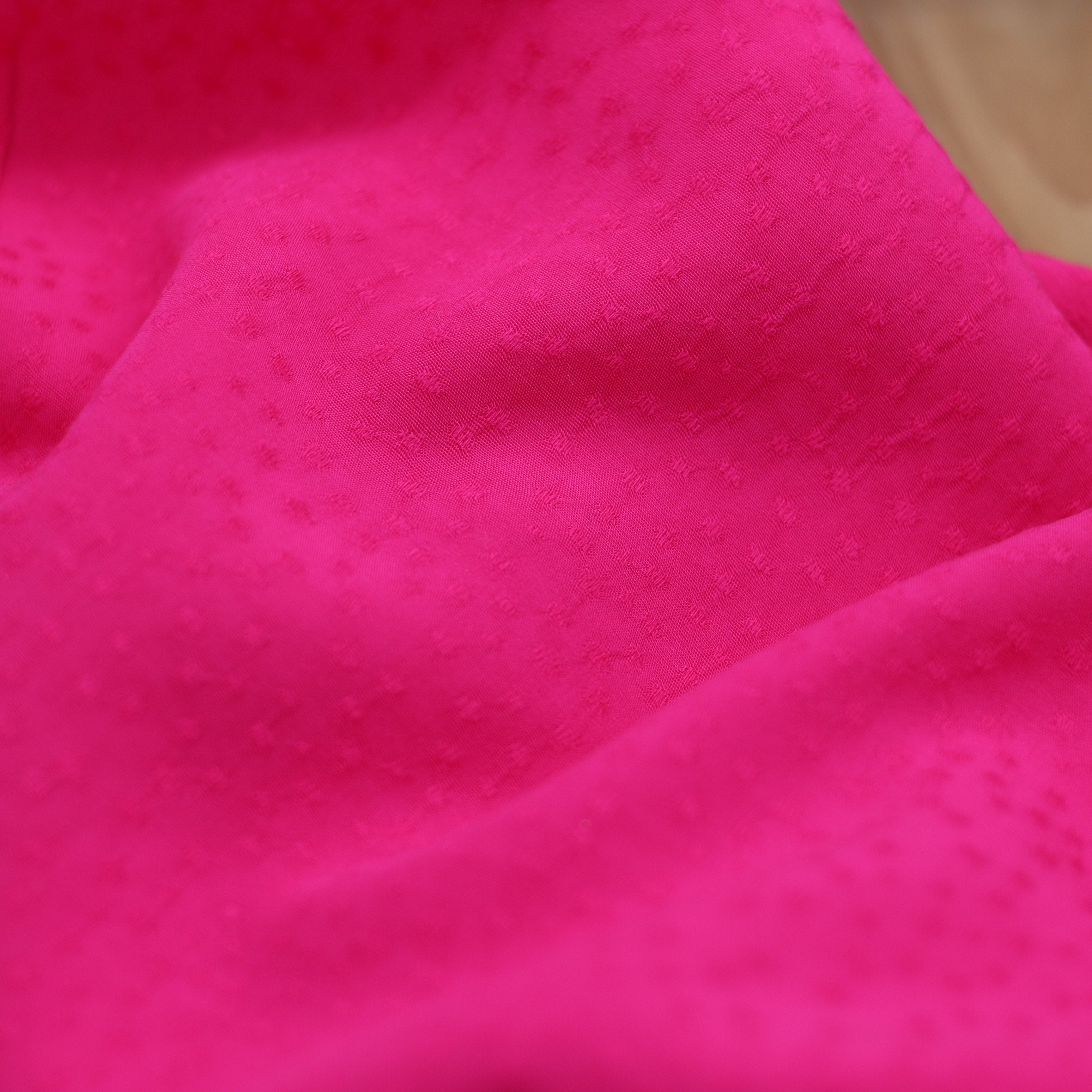 Tissu Viscose Unie Dobby - Rose Acidulé (Vendu x10cm) Tissus Sélection Gaspard & Léonie | Gaspard et Léonie Tissus Mercerie Toulouse