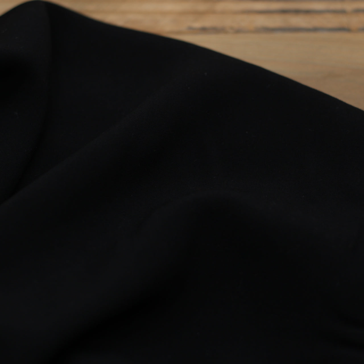 Tissu Viscose Unie - Noir (Vendu x10cm) Tissus Sélection Gaspard & Léonie | Gaspard et Léonie Tissus en ligne et Mercerie à Toulouse