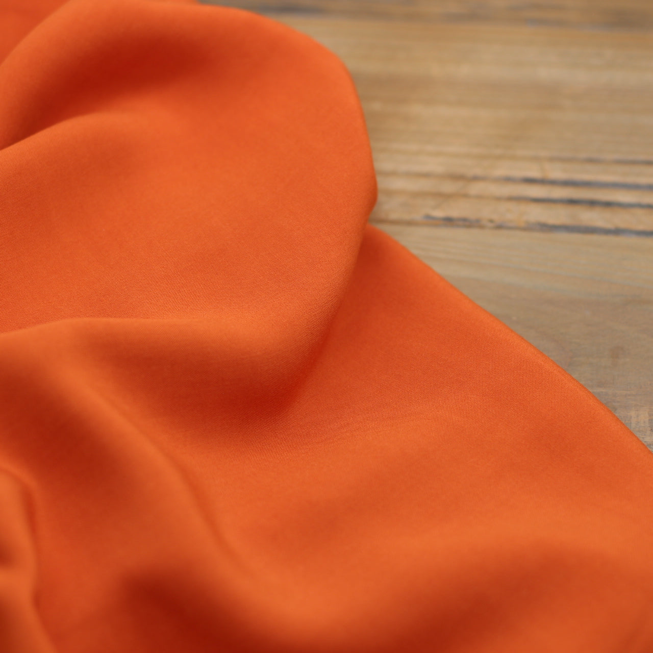 Tissu Viscose Unie - Orange (Vendu x10cm) Tissus Sélection Gaspard & Léonie | Gaspard et Léonie Tissus en ligne et Mercerie à Toulouse