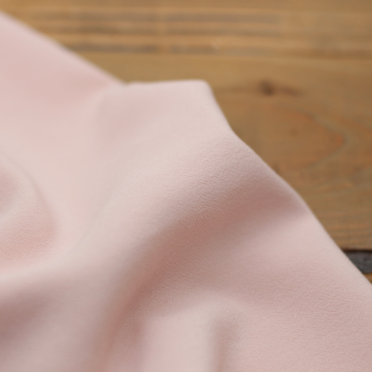 Tissu Viscose Unie - Rose tendre (Vendu x10cm) Tissus Sélection Gaspard & Léonie | Gaspard et Léonie Tissus en ligne et Mercerie à Toulouse