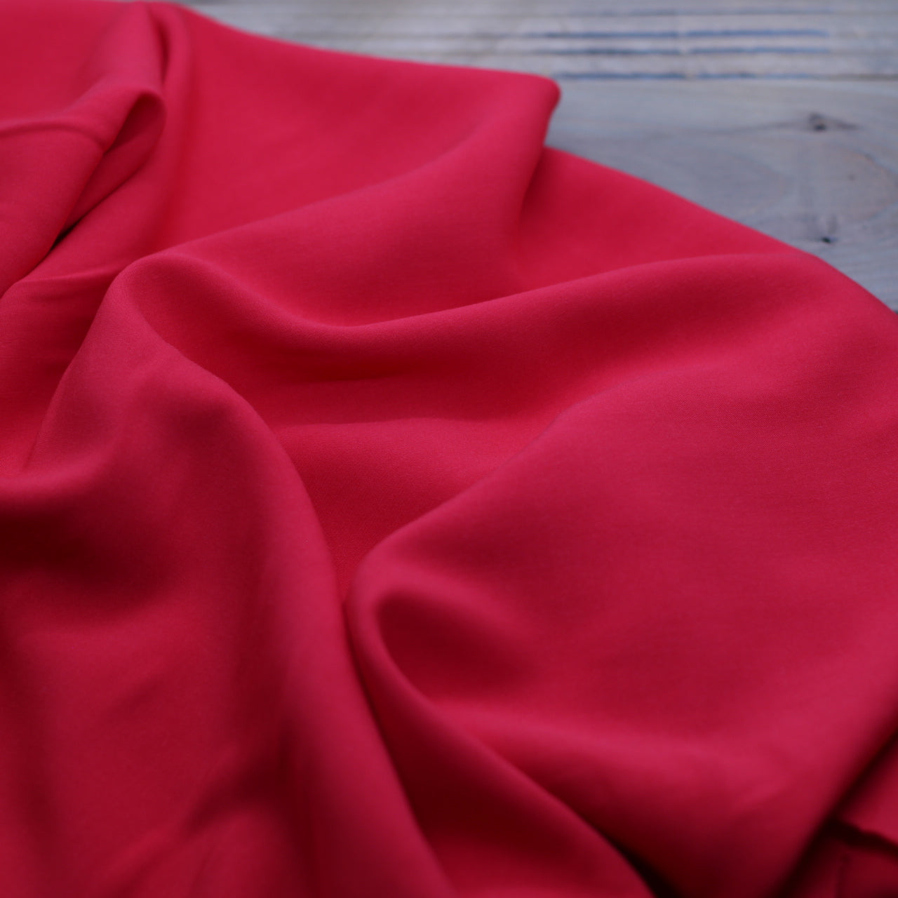 Tissu Viscose Unie - Rouge (Vendu x10cm) Tissus Sélection Gaspard & Léonie | Gaspard et Léonie Tissus en ligne et Mercerie à Toulouse