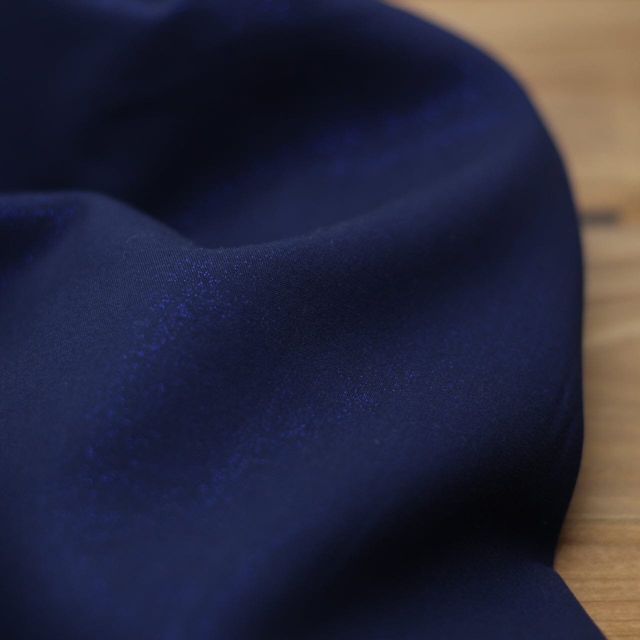 Tissu Voile de Viscose Unie - Marine Pailleté bleu (Vendu x10cm) Tissus Sélection Gaspard & Léonie | Gaspard et Léonie Tissus en ligne et Mercerie à Toulouse